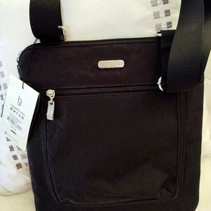 Baggallini NWT BLACK PRINT